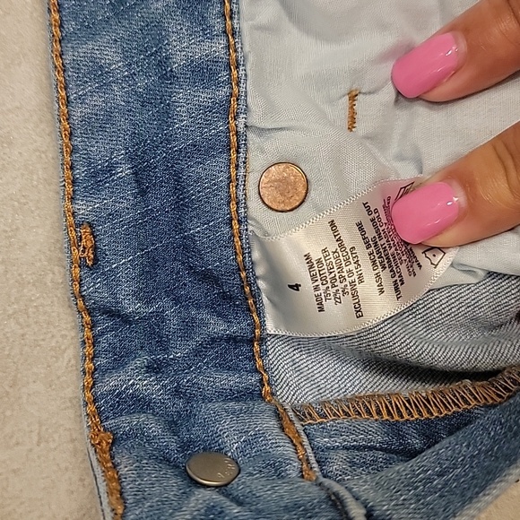 Aero Denim Shorts, Women Size 4, Light Wash Distressed, High Rise, 3" Inseam. - Picture 6 of 6